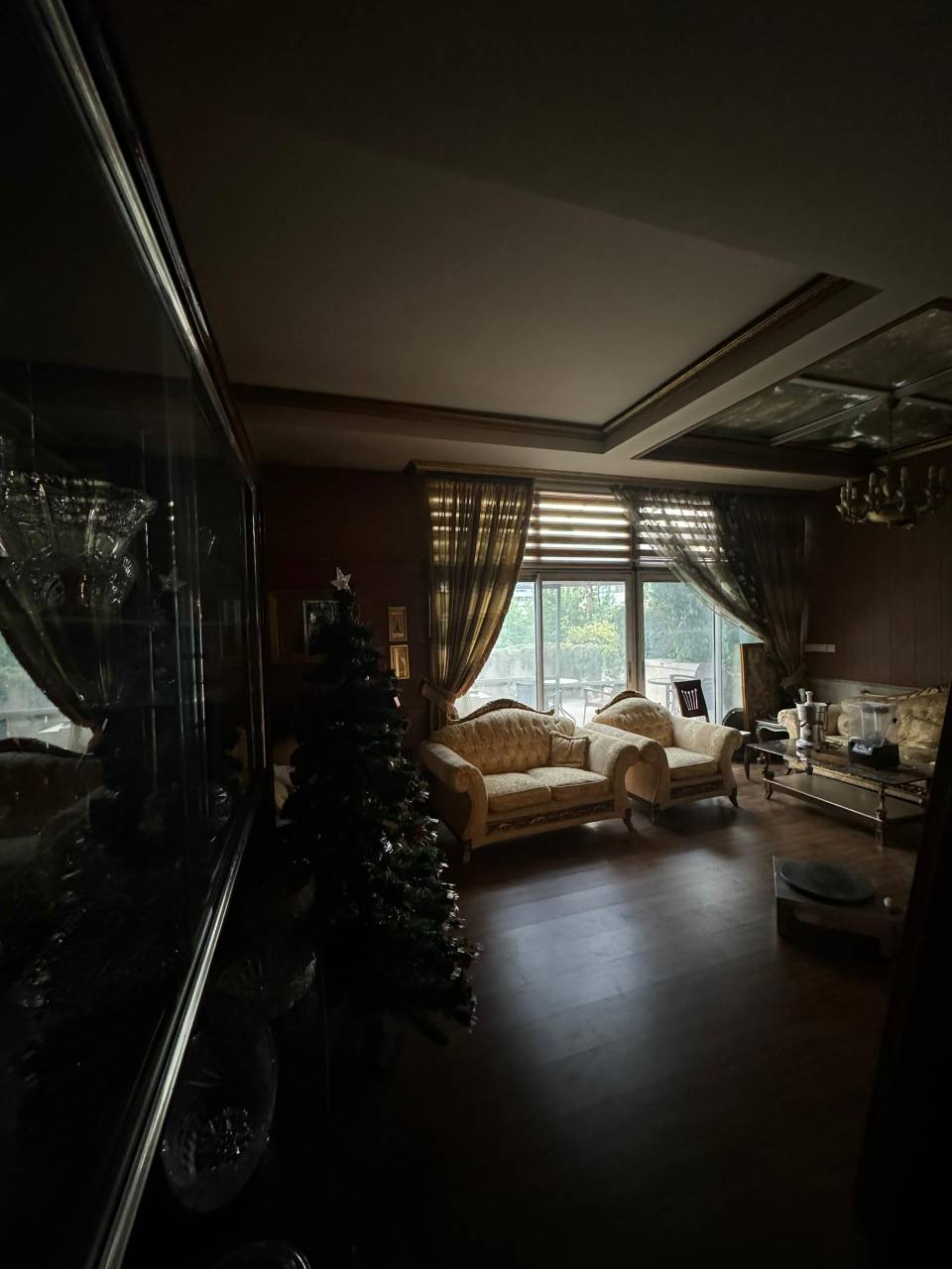 آپارتمان لوکس ۲۷۵ متری با تراس ۱۳۰ متری در برج البرز، نیاوران خیابان مرجان