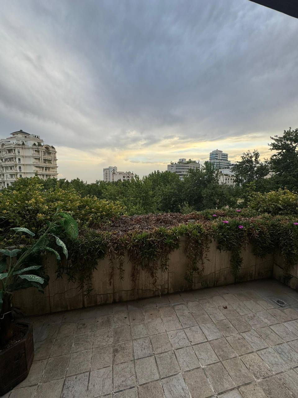 آپارتمان لوکس ۲۷۵ متری با تراس ۱۳۰ متری در برج البرز، نیاوران خیابان مرجان