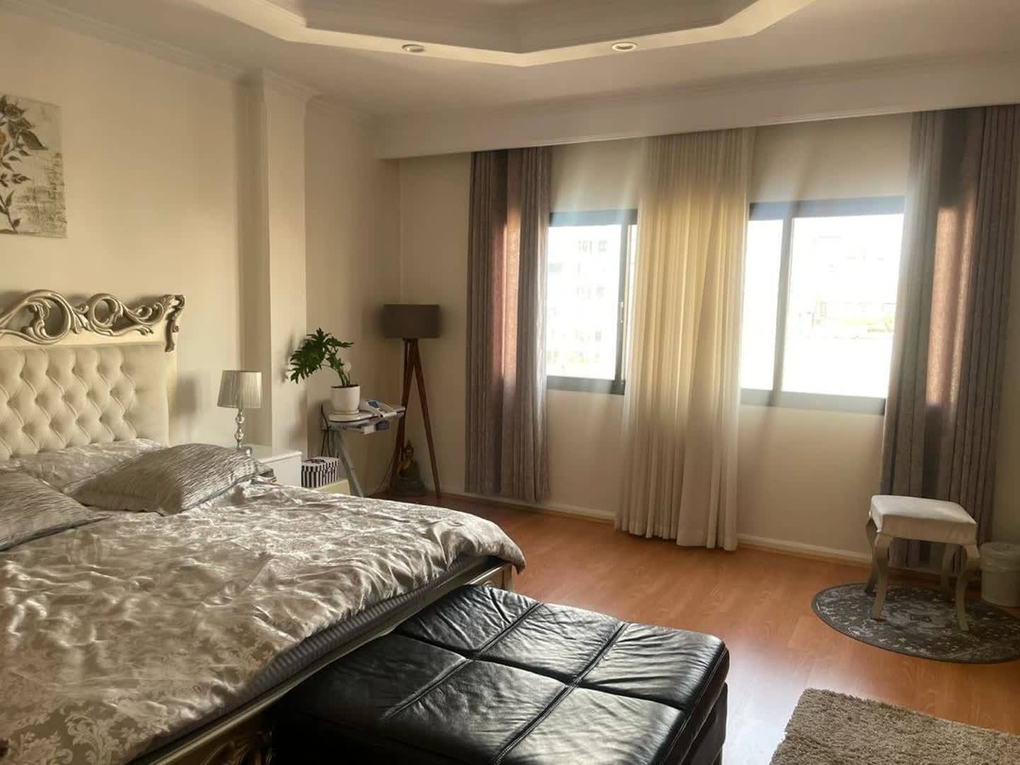 آپارتمان ۲۷۰ متری لوکس در الهیه با ویوی باغ سفارت | فروشنده واقعی